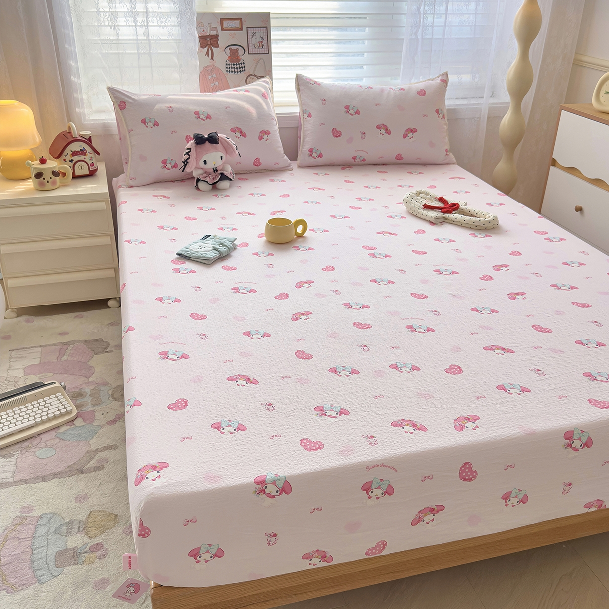 91家纺网 家纺一手货源 找家纺 梦庭帛美 2025新款高克重110克云感提花皱皱纱正版三丽鸥床笠 童趣美乐蒂