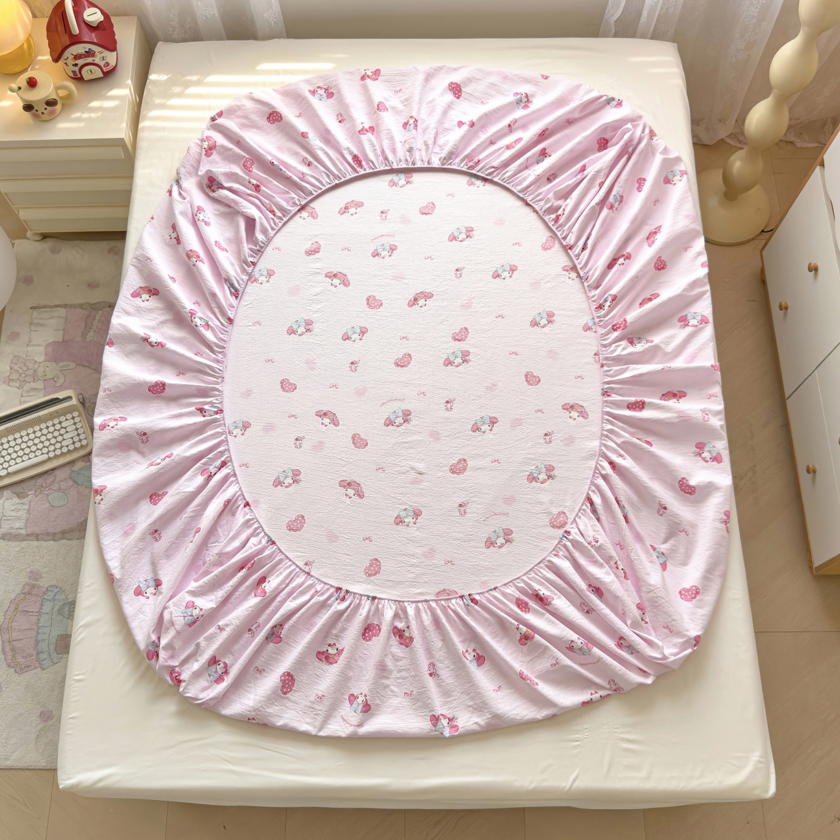 91家纺网 家纺一手货源 找家纺 梦庭帛美 2025新款高克重110克云感提花皱皱纱正版三丽鸥床笠 童趣美乐蒂