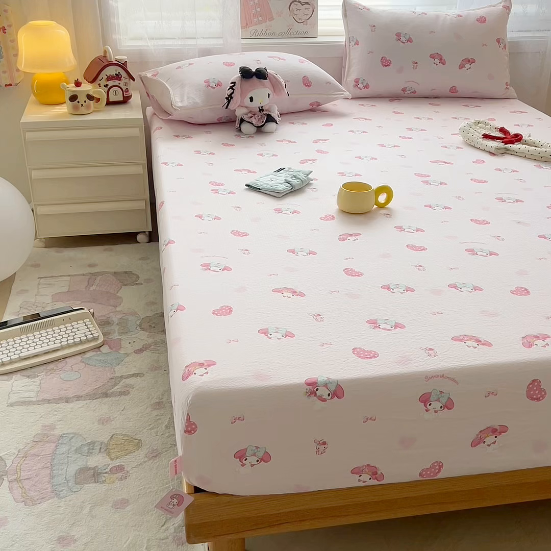 91家纺网 家纺一手货源 找家纺 梦庭帛美 2025新款高克重110克云感提花皱皱纱正版三丽鸥床笠 童趣美乐蒂