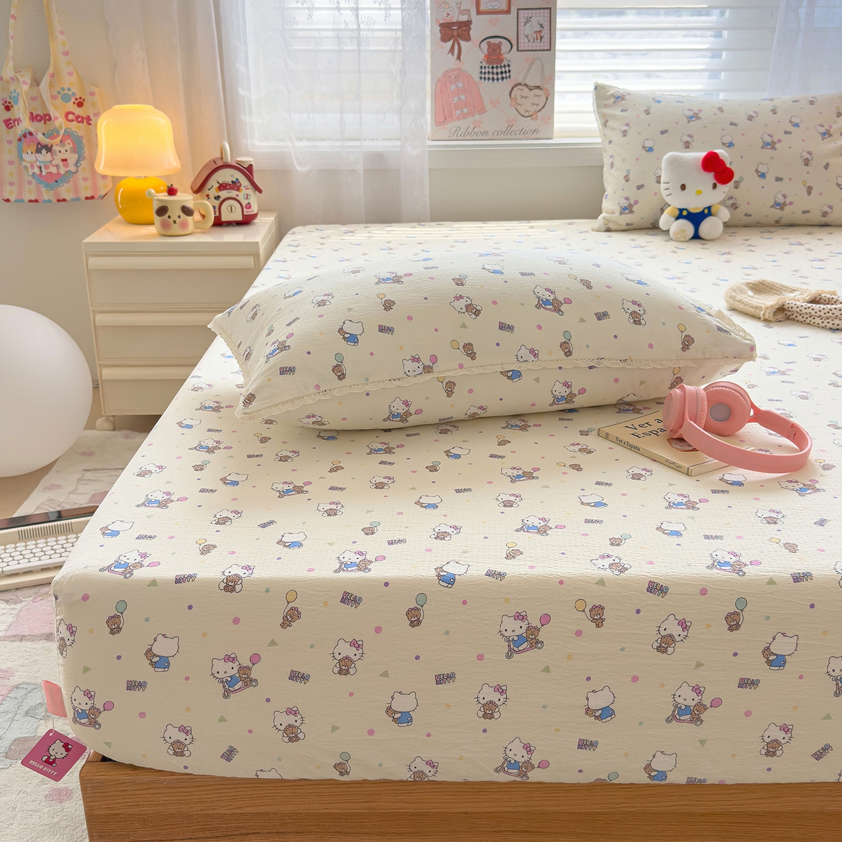 91家纺网 家纺一手货源 找家纺 梦庭帛美 2025新款高克重110克云感提花皱皱纱正版三丽鸥床笠 彩绘小奶猫