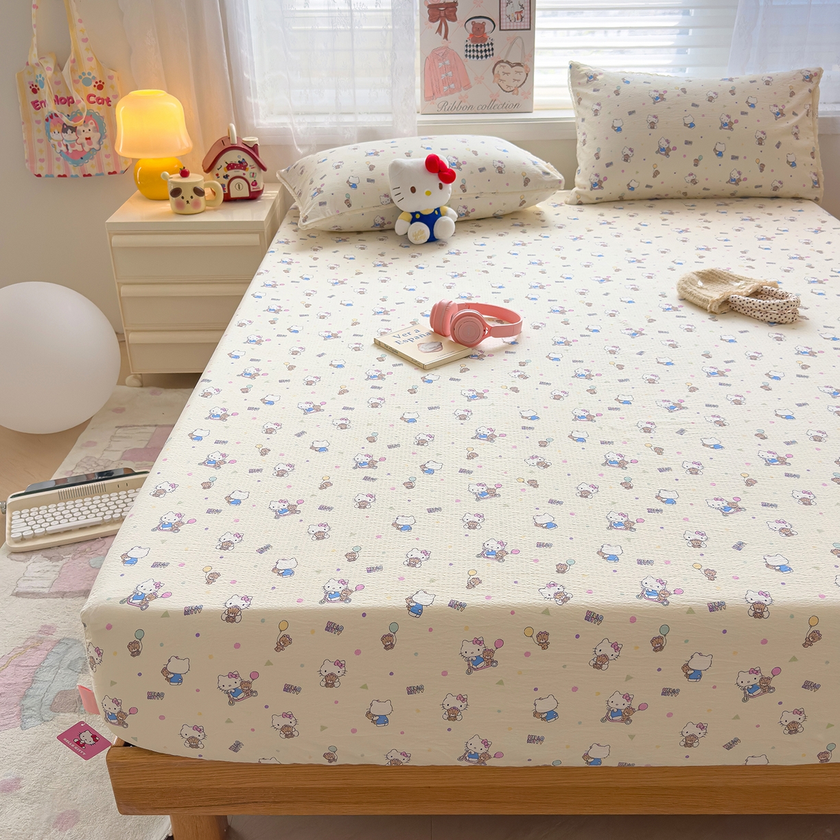 91家纺网 家纺一手货源 找家纺 梦庭帛美 2025新款高克重110克云感提花皱皱纱正版三丽鸥床笠 彩绘小奶猫