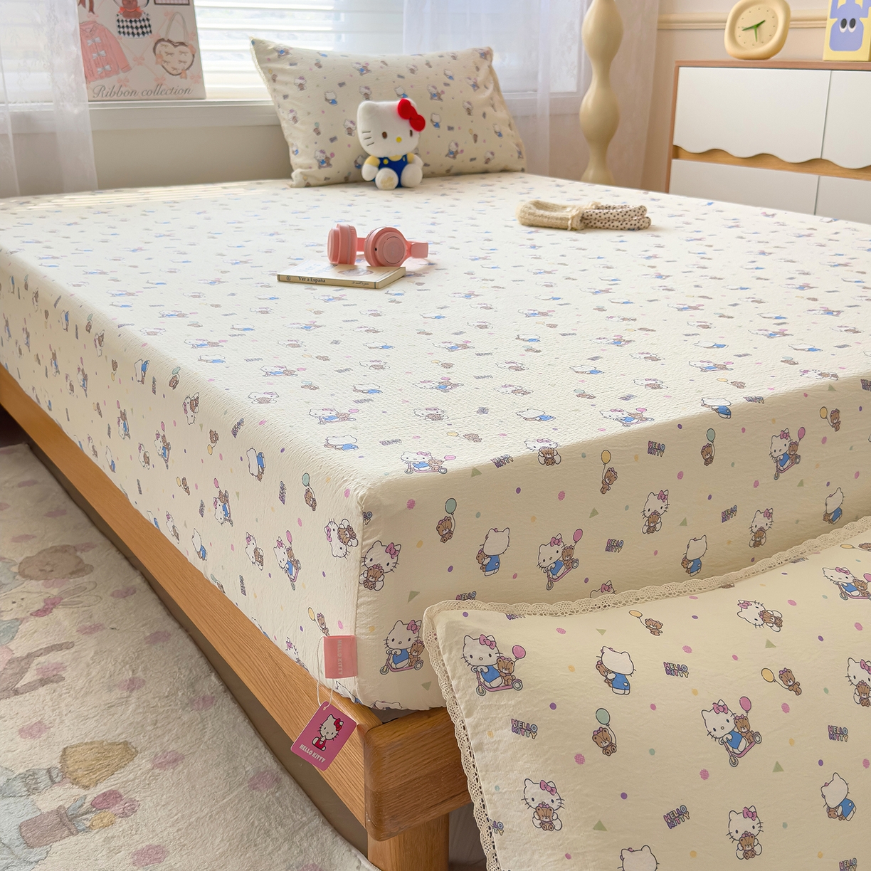 91家纺网 家纺一手货源 找家纺 梦庭帛美 2025新款高克重110克云感提花皱皱纱正版三丽鸥床笠 彩绘小奶猫