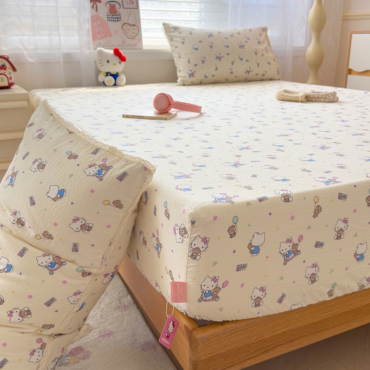 91家纺网 家纺一手货源 找家纺 梦庭帛美 2025新款高克重110克云感提花皱皱纱正版三丽鸥床笠 彩绘小奶猫