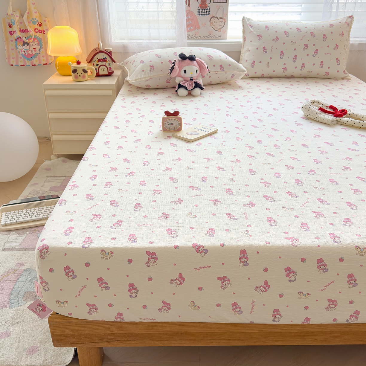 91家纺网 家纺一手货源 找家纺 梦庭帛美 2025新款高克重110克云感提花皱皱纱正版三丽鸥床笠 木马美乐蒂