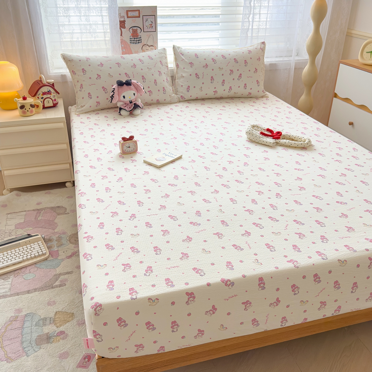 91家纺网 家纺一手货源 找家纺 梦庭帛美 2025新款高克重110克云感提花皱皱纱正版三丽鸥床笠 木马美乐蒂