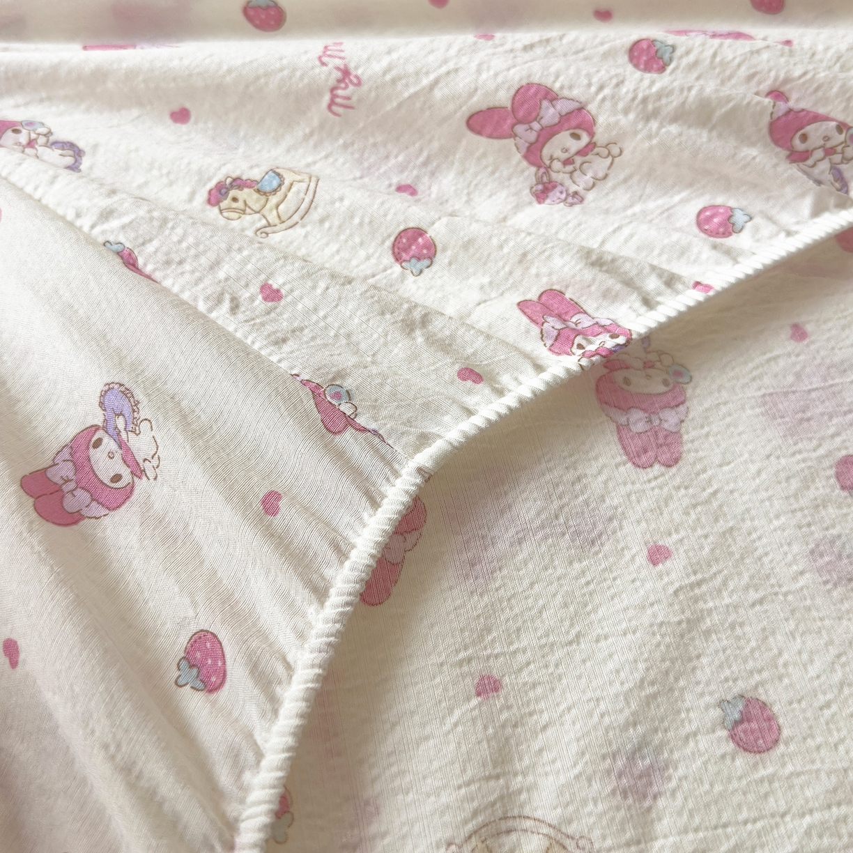 91家纺网 家纺一手货源 找家纺 梦庭帛美 2025新款高克重110克云感提花皱皱纱正版三丽鸥床笠 木马美乐蒂