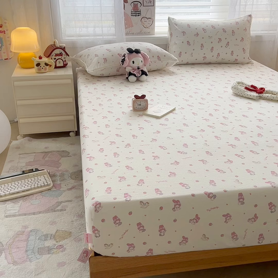 91家纺网 家纺一手货源 找家纺 梦庭帛美 2025新款高克重110克云感提花皱皱纱正版三丽鸥床笠 木马美乐蒂