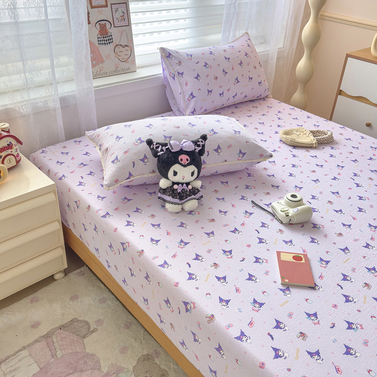 91家纺网 家纺一手货源 找家纺 梦庭帛美 2025新款高克重110克云感提花皱皱纱正版三丽鸥床笠 时尚库洛米