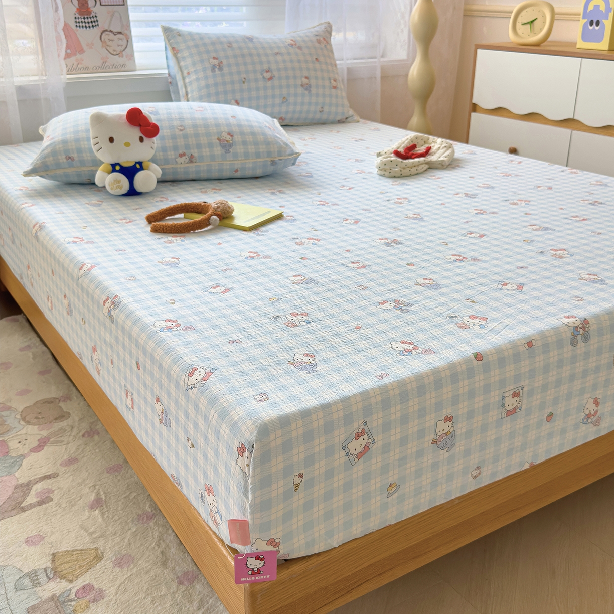 91家纺网 家纺一手货源 找家纺 梦庭帛美 2025新款高克重110克云感提花皱皱纱正版三丽鸥床笠 甜蜜电话-蓝