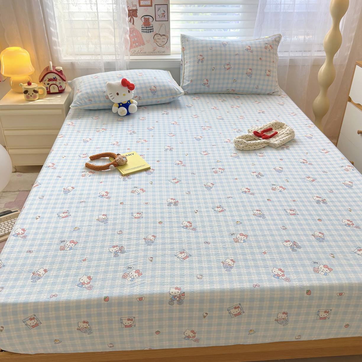 91家纺网 家纺一手货源 找家纺 梦庭帛美 2025新款高克重110克云感提花皱皱纱正版三丽鸥床笠 甜蜜电话-蓝