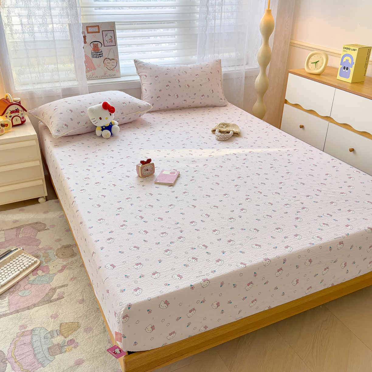 91家纺网 家纺一手货源 找家纺 梦庭帛美 2025新款高克重110克云感提花皱皱纱正版三丽鸥床笠 粉樱凯蒂