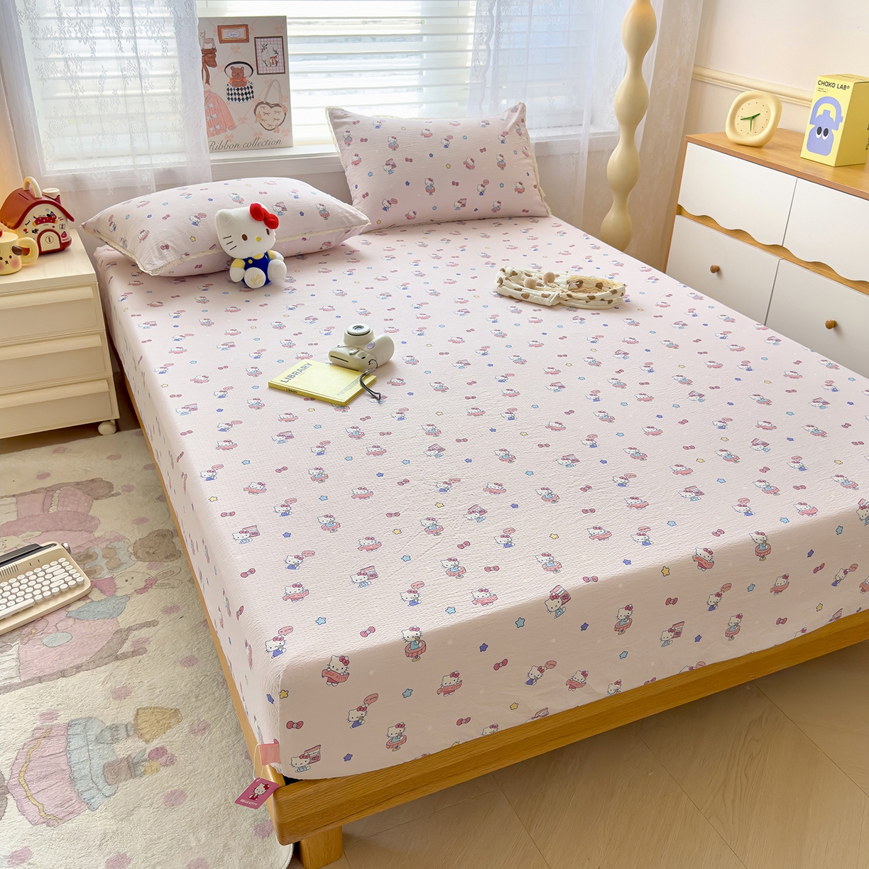 91家纺网 家纺一手货源 找家纺 梦庭帛美 2025新款高克重110克云感提花皱皱纱正版三丽鸥床笠 奶芙KT