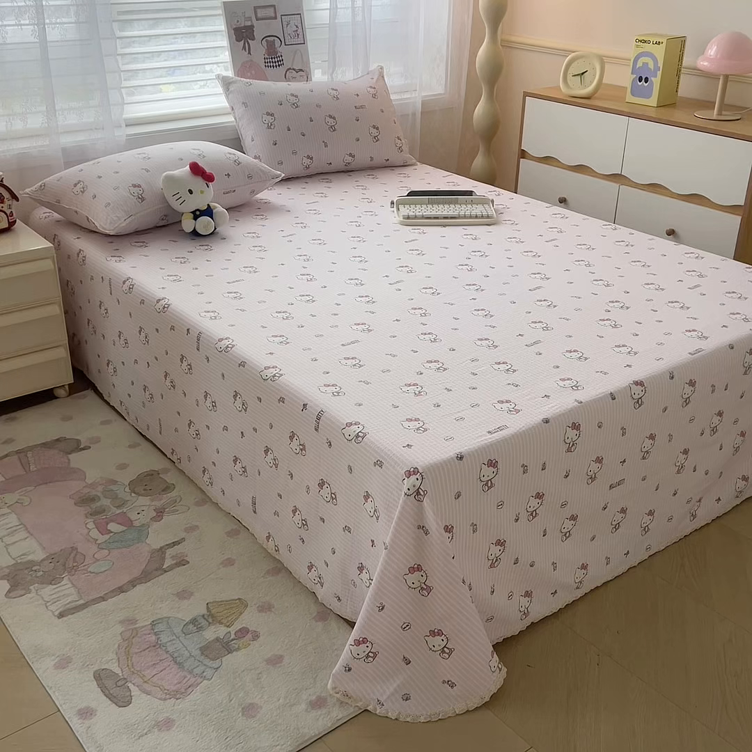 91家纺网 家纺一手货源 找家纺 梦庭帛美 2025新款高克重110克云感提花皱皱纱正版三丽鸥床单 条纹KT