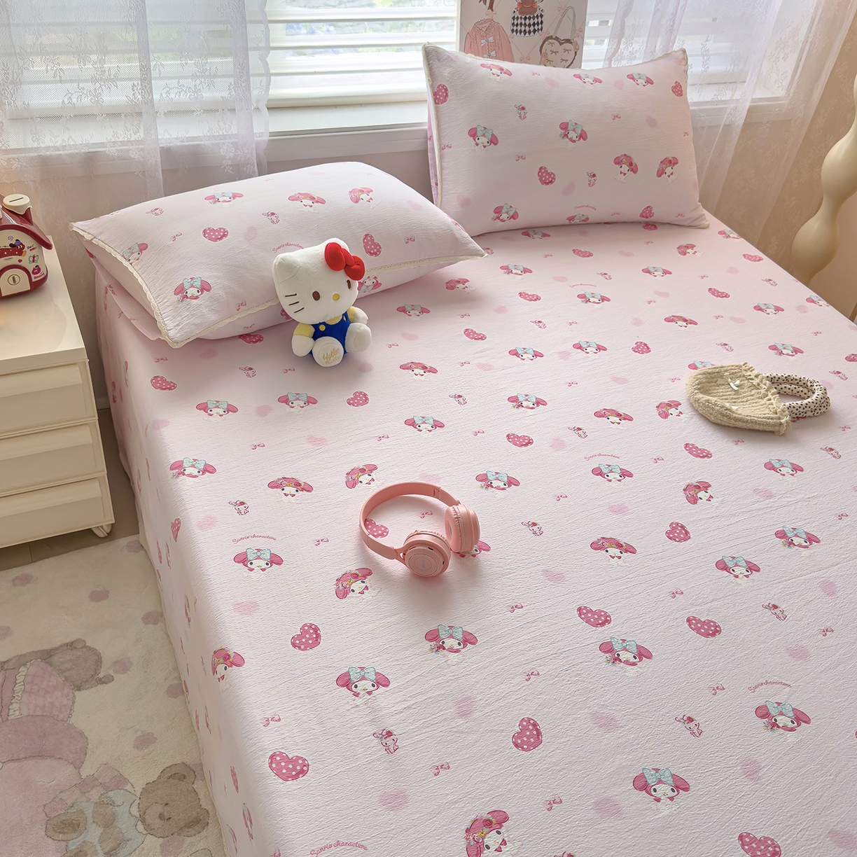 91家纺网 家纺一手货源 找家纺 梦庭帛美 2025新款高克重110克云感提花皱皱纱正版三丽鸥床单 童趣美乐蒂