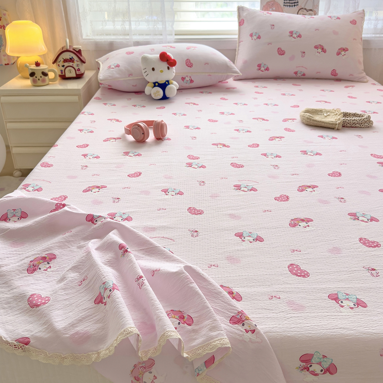 91家纺网 家纺一手货源 找家纺 梦庭帛美 2025新款高克重110克云感提花皱皱纱正版三丽鸥床单 童趣美乐蒂