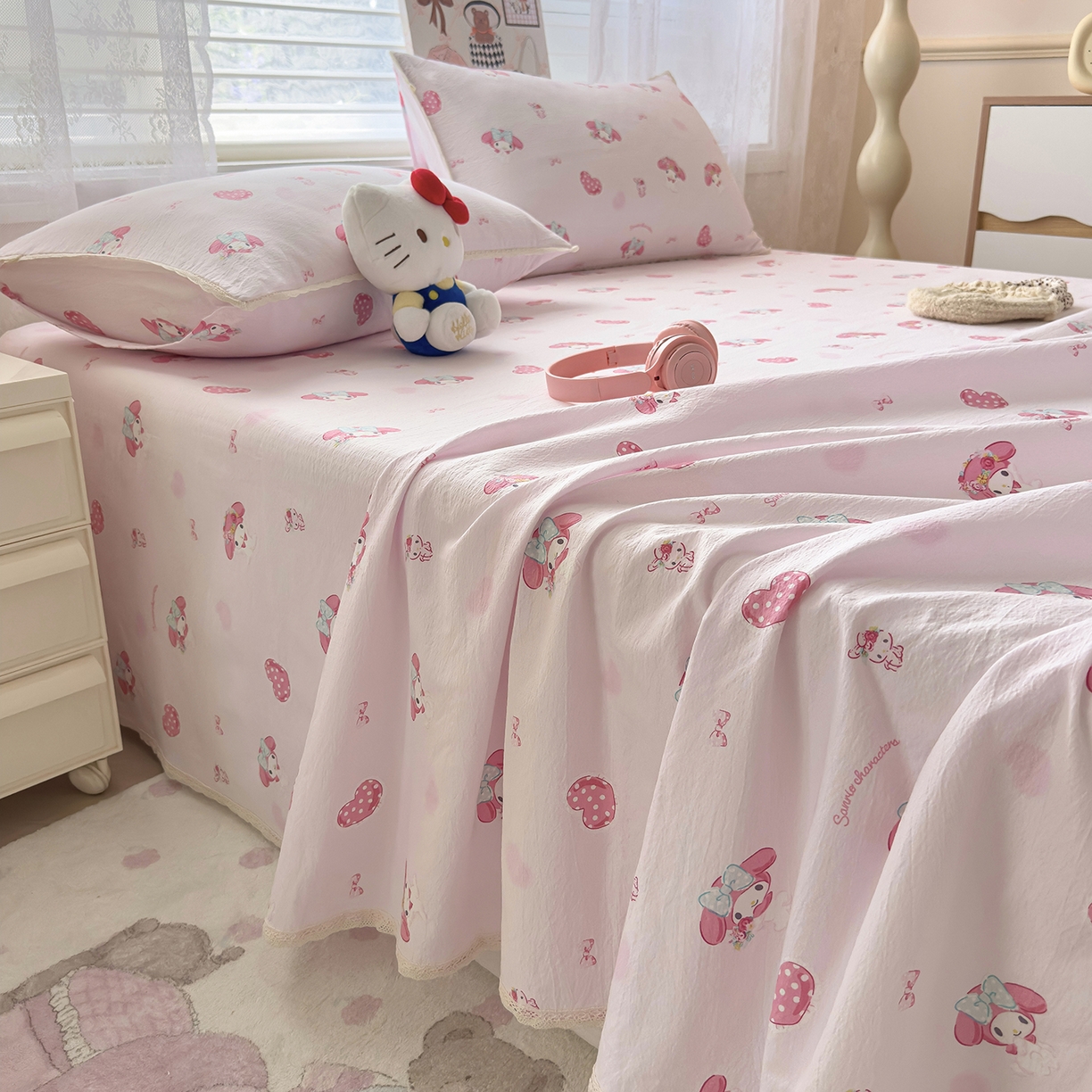 91家纺网 家纺一手货源 找家纺 梦庭帛美 2025新款高克重110克云感提花皱皱纱正版三丽鸥床单 童趣美乐蒂