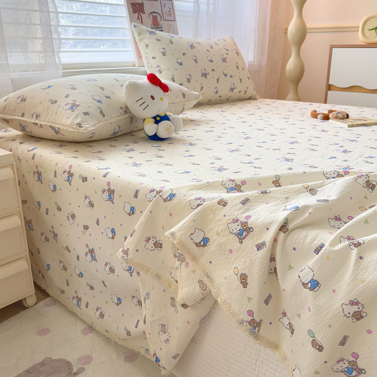 91家纺网 家纺一手货源 找家纺 梦庭帛美 2025新款高克重110克云感提花皱皱纱正版三丽鸥床单 彩绘小奶猫