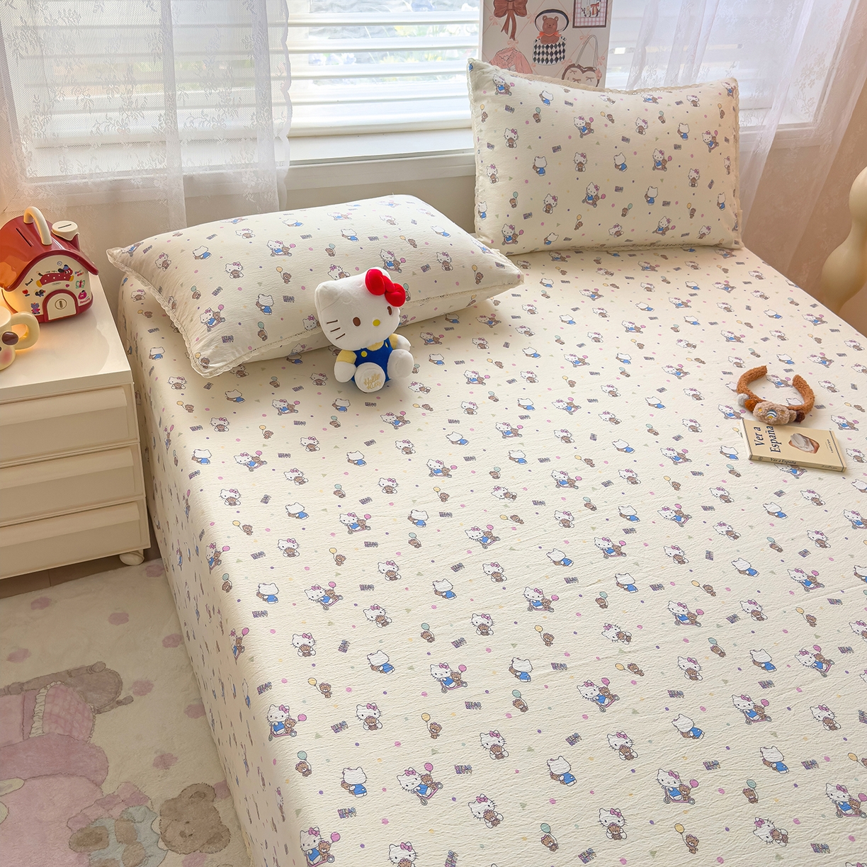 91家纺网 家纺一手货源 找家纺 梦庭帛美 2025新款高克重110克云感提花皱皱纱正版三丽鸥床单 彩绘小奶猫