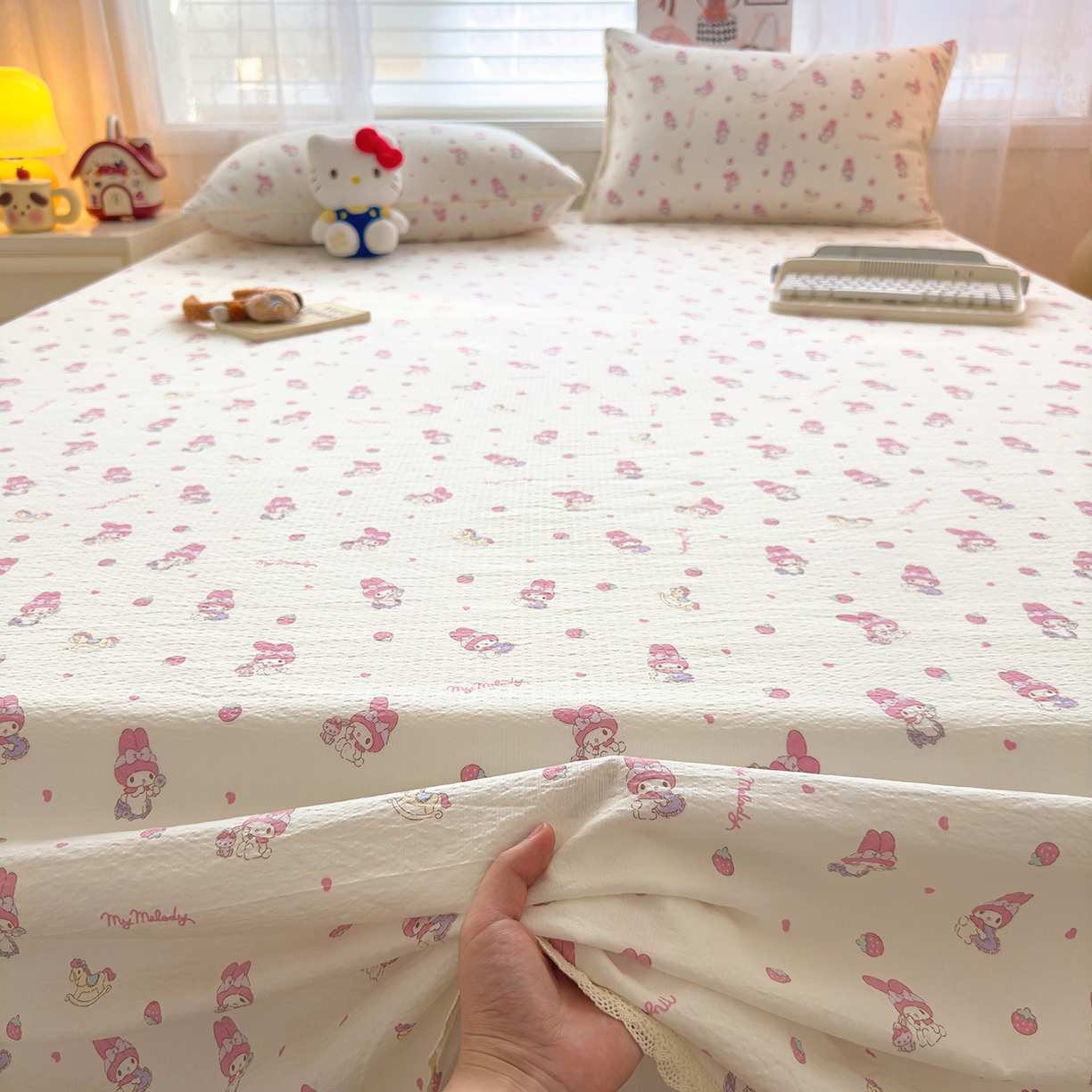 91家纺网 家纺一手货源 找家纺 梦庭帛美 2025新款高克重110克云感提花皱皱纱正版三丽鸥床单 木马美乐蒂