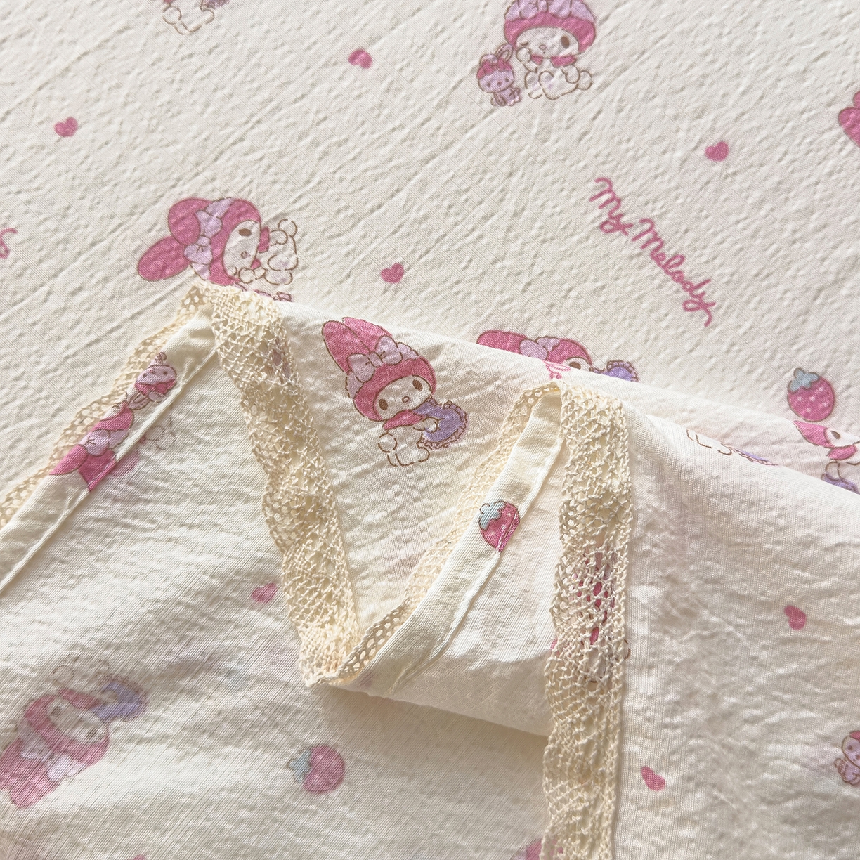 91家纺网 家纺一手货源 找家纺 梦庭帛美 2025新款高克重110克云感提花皱皱纱正版三丽鸥床单 木马美乐蒂