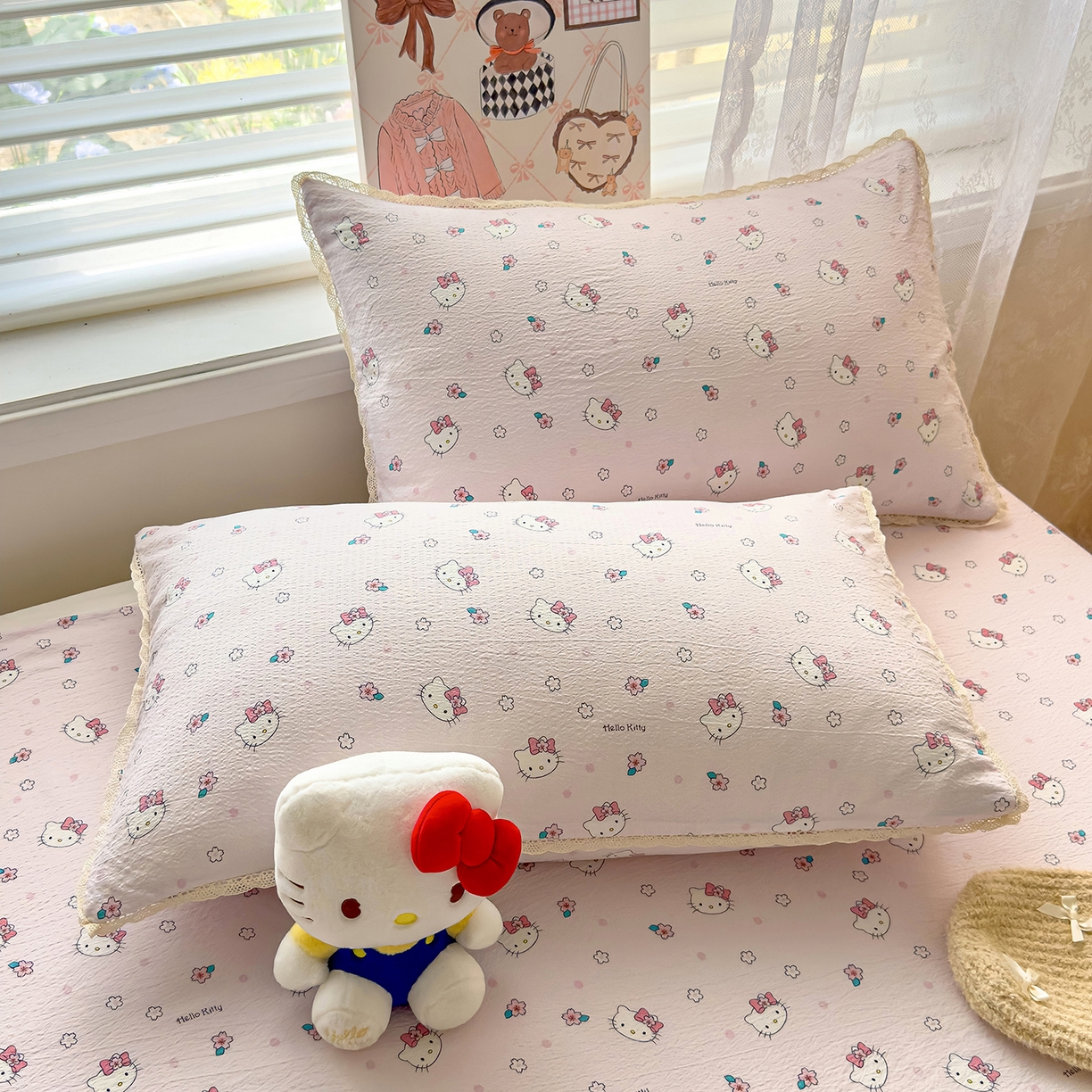 91家纺网 家纺一手货源 找家纺 梦庭帛美 2025新款高克重110克云感提花皱皱纱正版三丽鸥床单 粉樱凯蒂