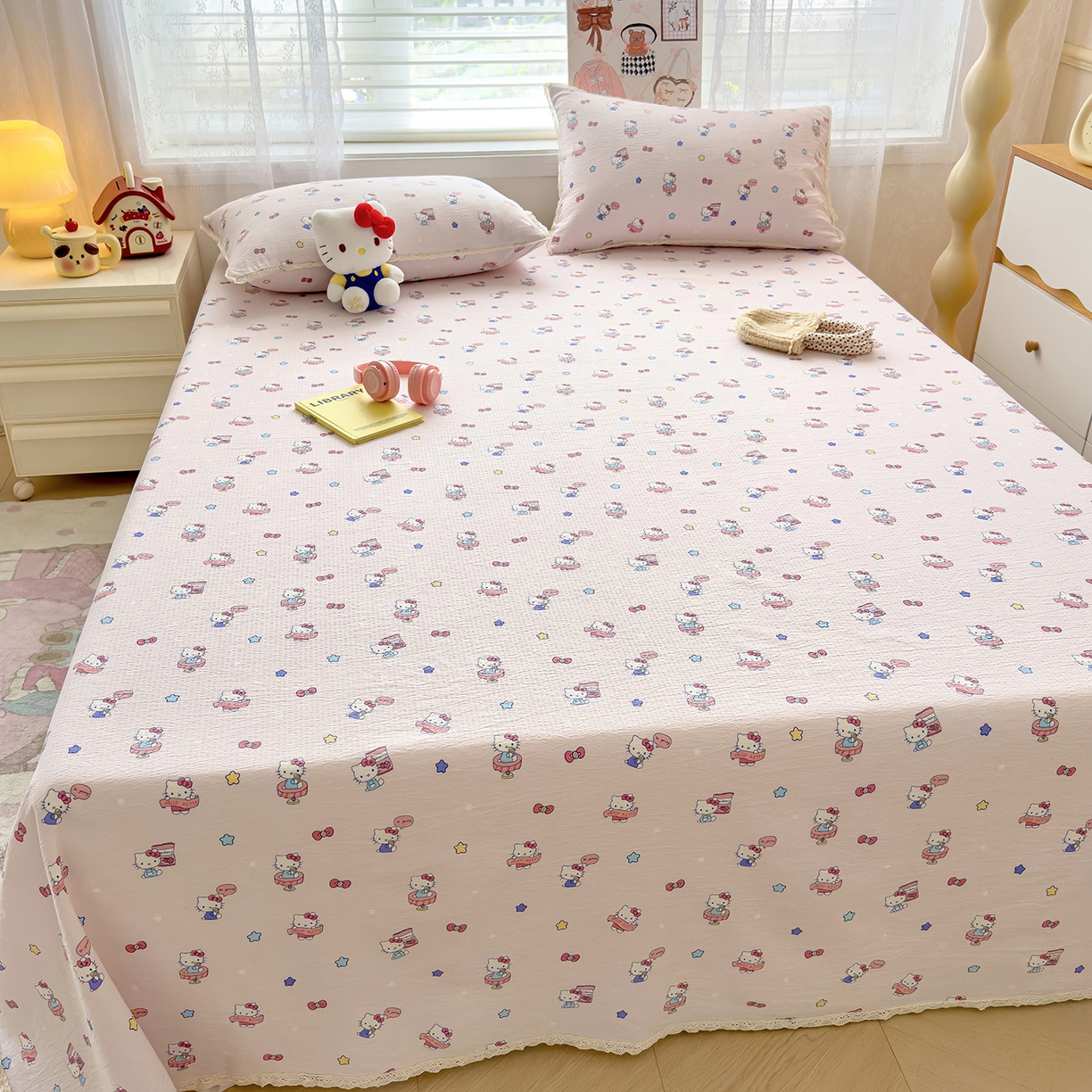 91家纺网 家纺一手货源 找家纺 梦庭帛美 2025新款高克重110克云感提花皱皱纱正版三丽鸥床单 奶芙KT