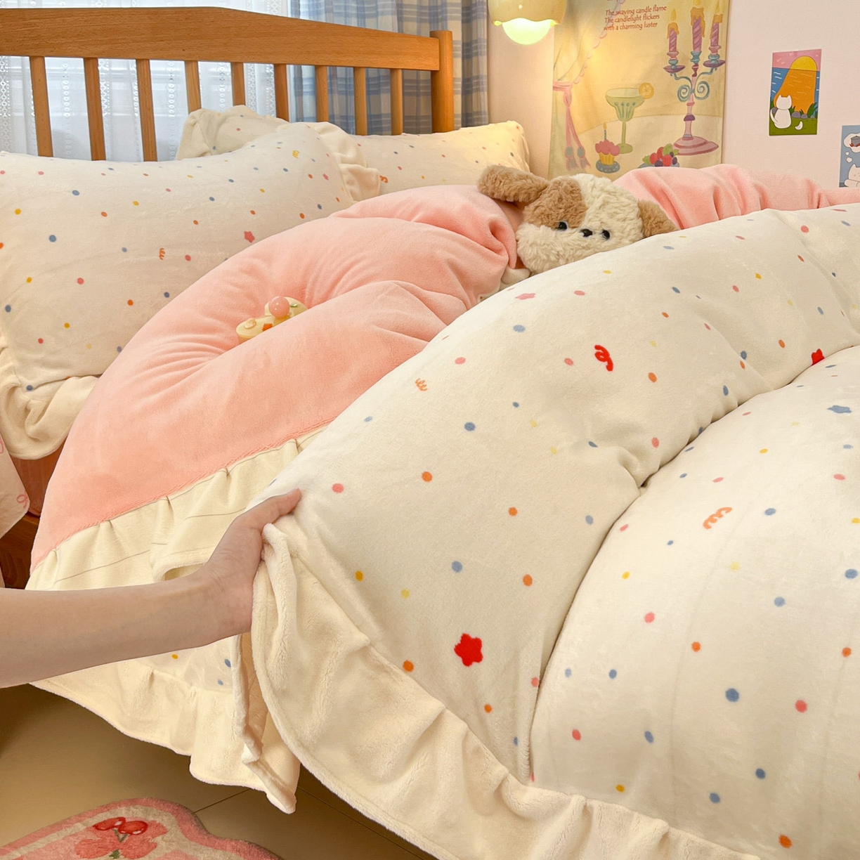 91家纺网 家纺一手货源 找家纺 川悦生活 2025新款A类韩版花边牛奶绒四件套 花边彩虹心情粉