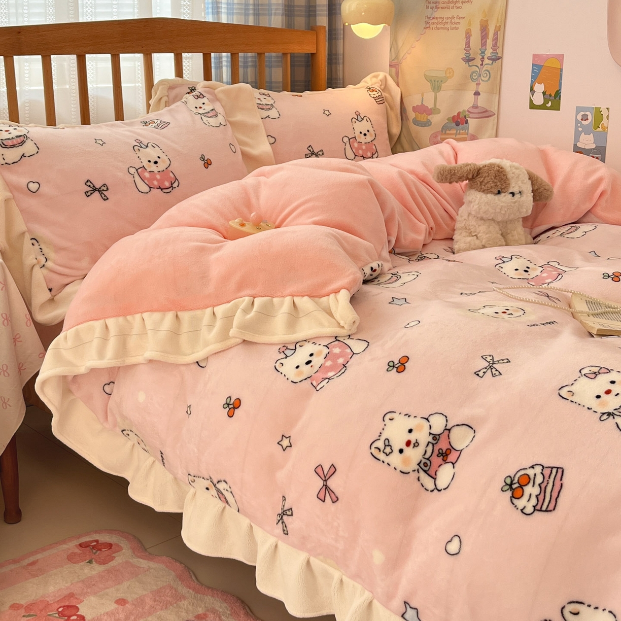 91家纺网 家纺一手货源 找家纺 川悦生活 2025新款A类韩版花边牛奶绒四件套 花边茶派小狗粉