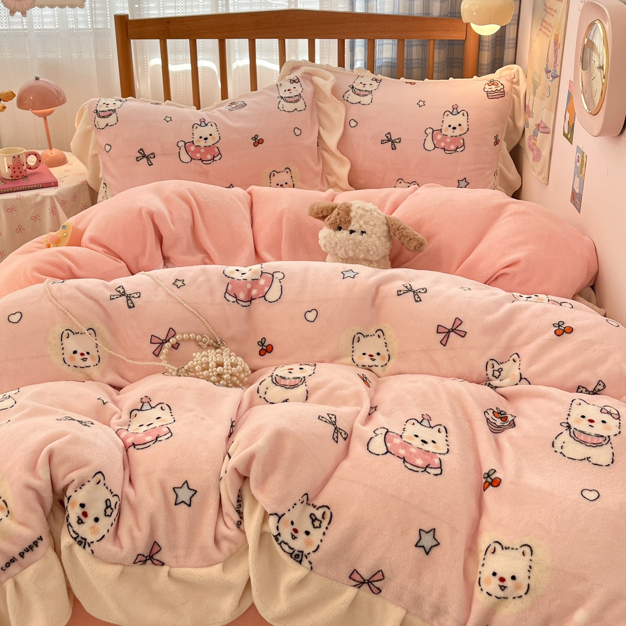 91家纺网 家纺一手货源 找家纺 川悦生活 2025新款A类韩版花边牛奶绒四件套 花边茶派小狗粉