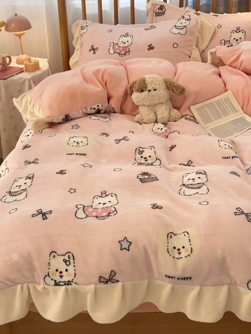 91家纺网 家纺一手货源 找家纺 川悦生活 2025新款A类韩版花边牛奶绒四件套 花边茶派小狗粉