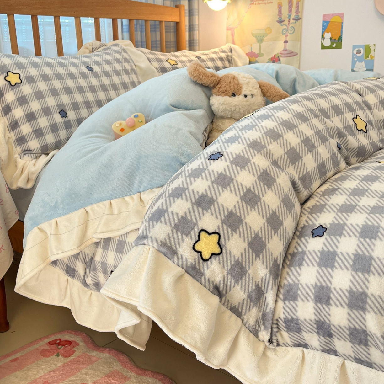 川悦生活 2025新款A类韩版花边牛奶绒四件套 花边简空星号蓝