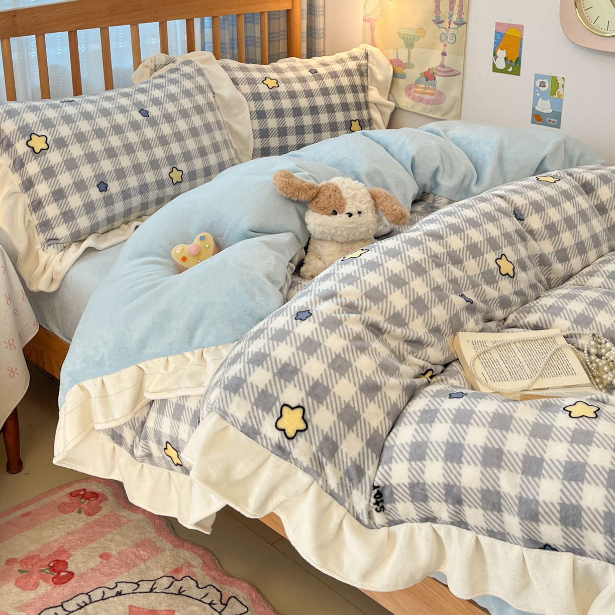 91家纺网 家纺一手货源 找家纺 川悦生活 2025新款A类韩版花边牛奶绒四件套 花边简空星号蓝