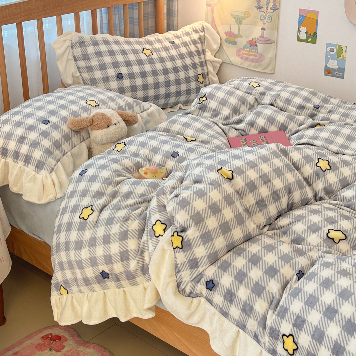 91家纺网 家纺一手货源 找家纺 川悦生活 2025新款A类韩版花边牛奶绒四件套 花边简空星号蓝