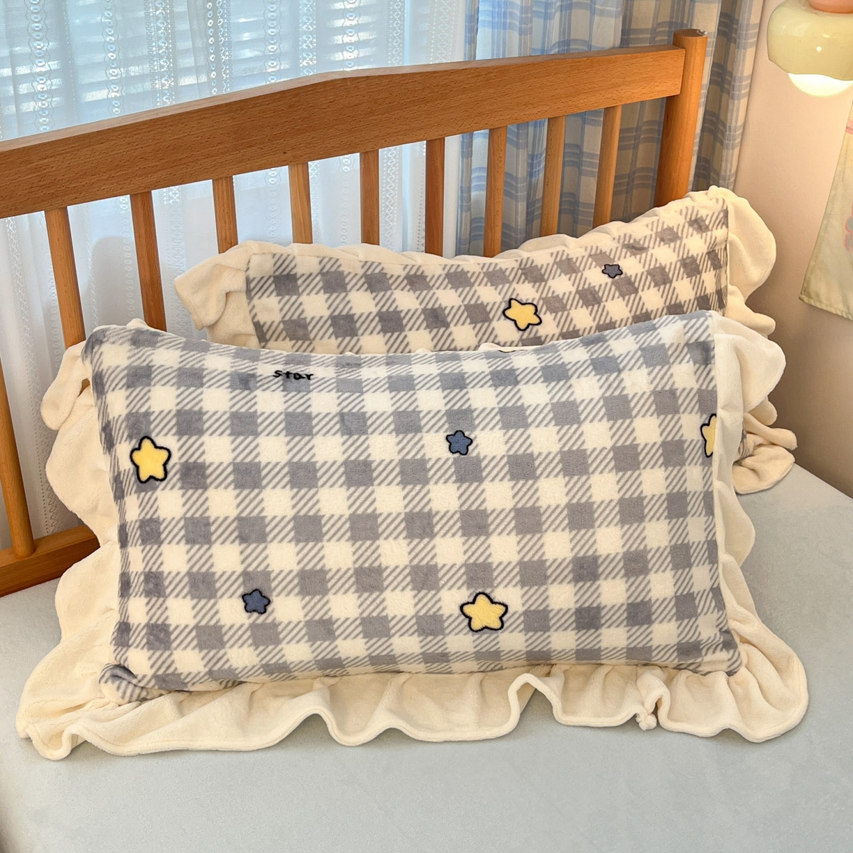 91家纺网 家纺一手货源 找家纺 川悦生活 2025新款A类韩版花边牛奶绒四件套 花边简空星号蓝