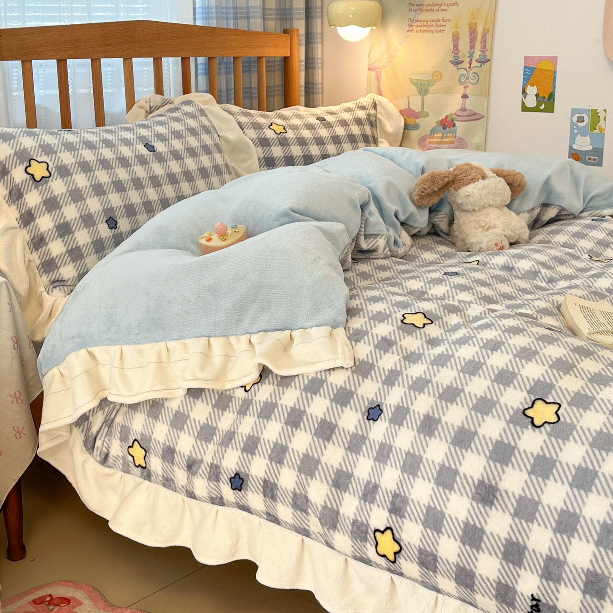 91家纺网 家纺一手货源 找家纺 川悦生活 2025新款A类韩版花边牛奶绒四件套 花边简空星号蓝