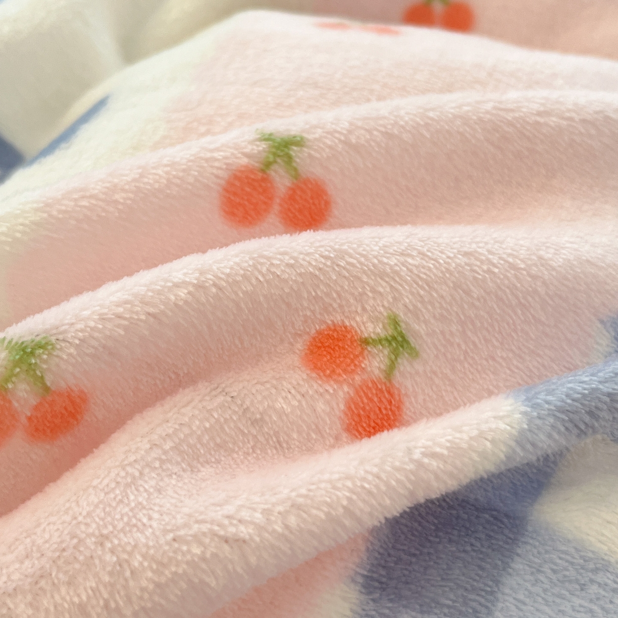 91家纺网 家纺一手货源 找家纺 川悦生活 2025新款A类韩版花边牛奶绒四件套 花边奶朵布丁熊