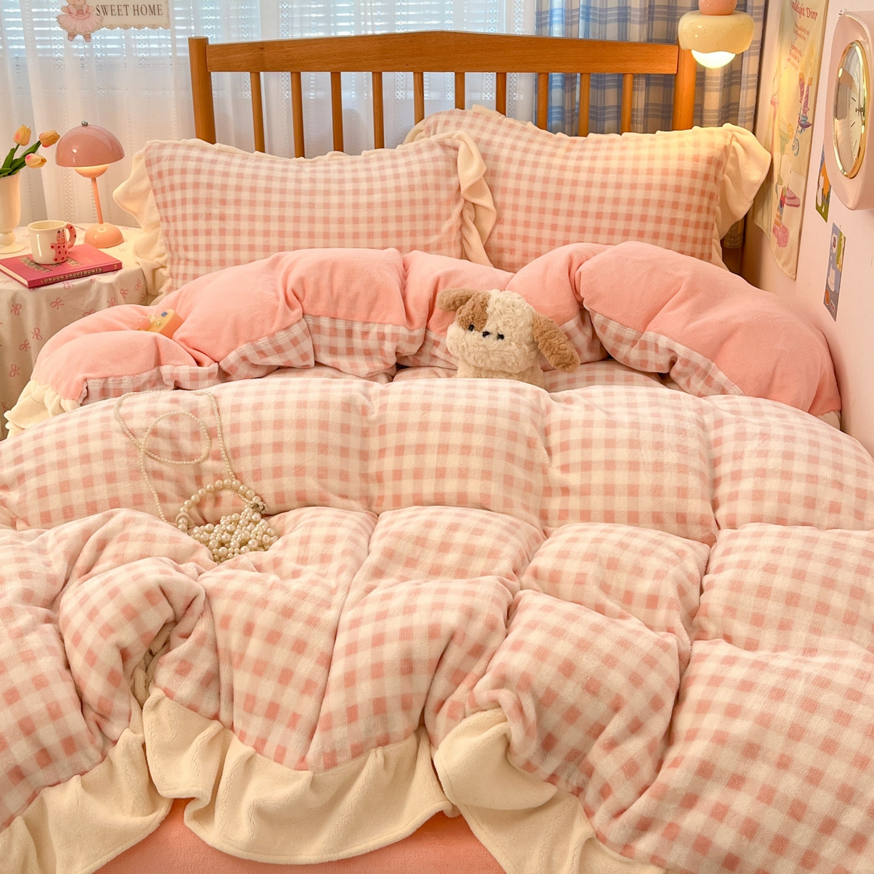 91家纺网 家纺一手货源 找家纺 川悦生活 2025新款A类韩版花边牛奶绒四件套 花边小屋格格奶粉