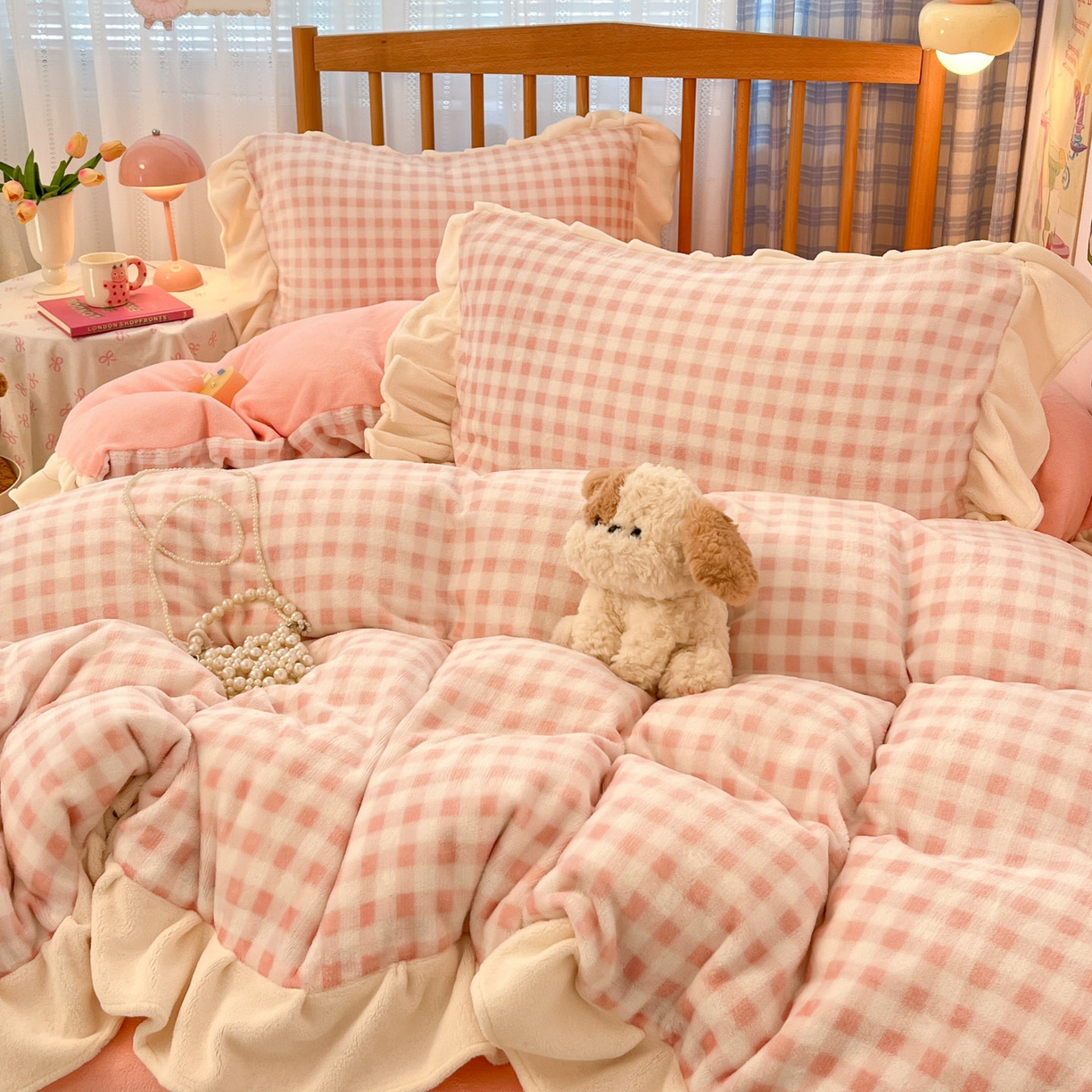 91家纺网 家纺一手货源 找家纺 川悦生活 2025新款A类韩版花边牛奶绒四件套 花边小屋格格奶粉