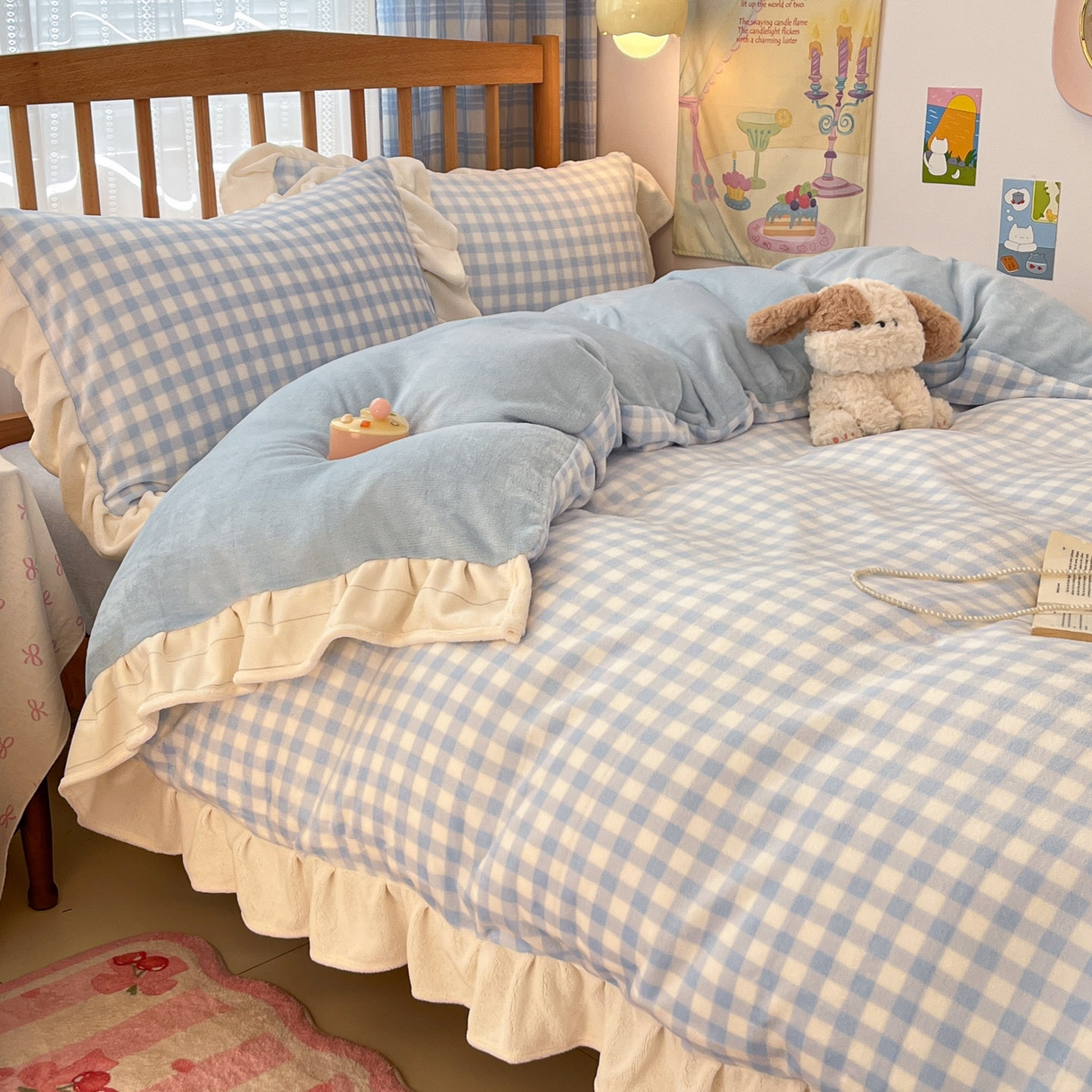 91家纺网 家纺一手货源 找家纺 川悦生活 2025新款A类韩版花边牛奶绒四件套 花边小屋格格奶蓝