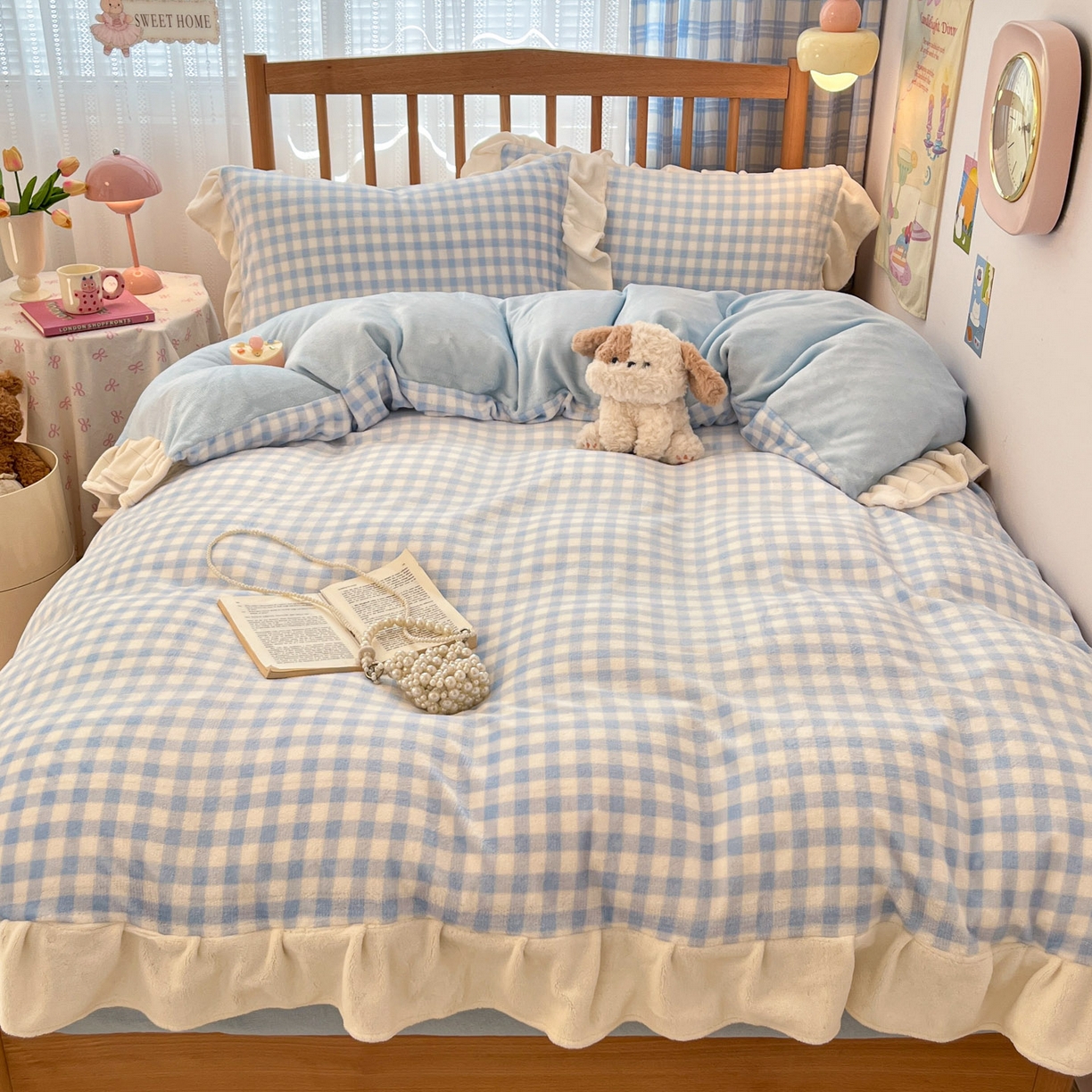 91家纺网 家纺一手货源 找家纺 川悦生活 2025新款A类韩版花边牛奶绒四件套 花边小屋格格奶蓝