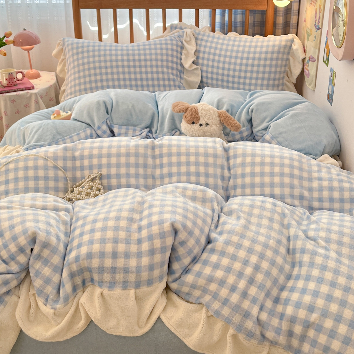 91家纺网 家纺一手货源 找家纺 川悦生活 2025新款A类韩版花边牛奶绒四件套 花边小屋格格奶蓝