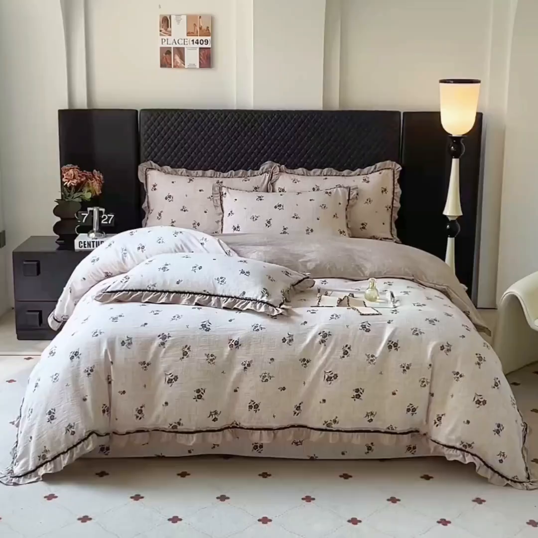 91家纺网 家纺一手货源 找家纺 金纱玉纺家纺 2025新款古法水洗花边床裙床单四件套 春熙