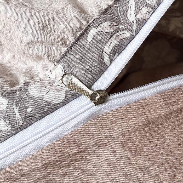 91家纺网 家纺一手货源 找家纺 金纱玉纺家纺 2025新款古法水洗花边床裙床单四件套 希露-灰