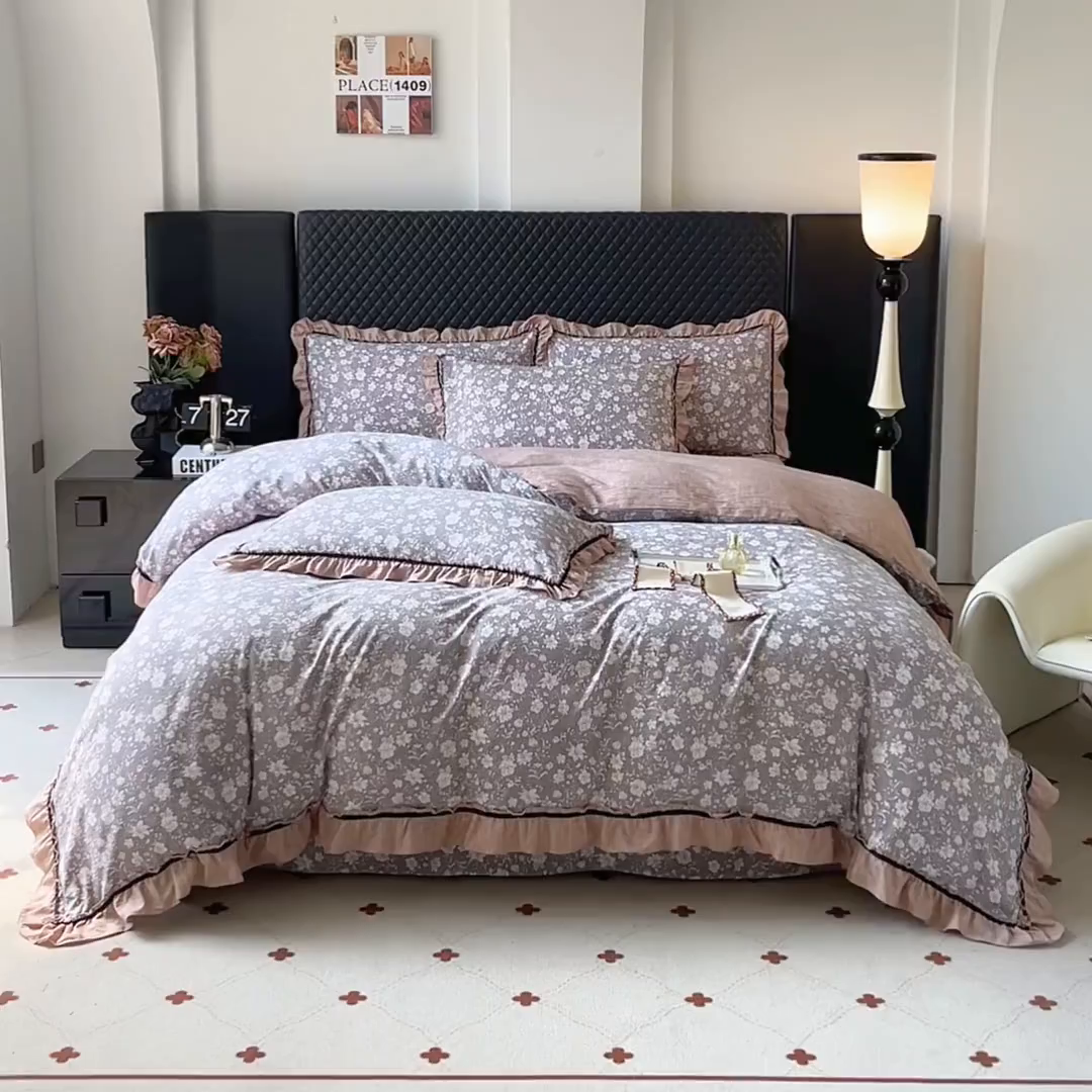 91家纺网 家纺一手货源 找家纺 金纱玉纺家纺 2025新款古法水洗花边床裙床单四件套 希露-灰