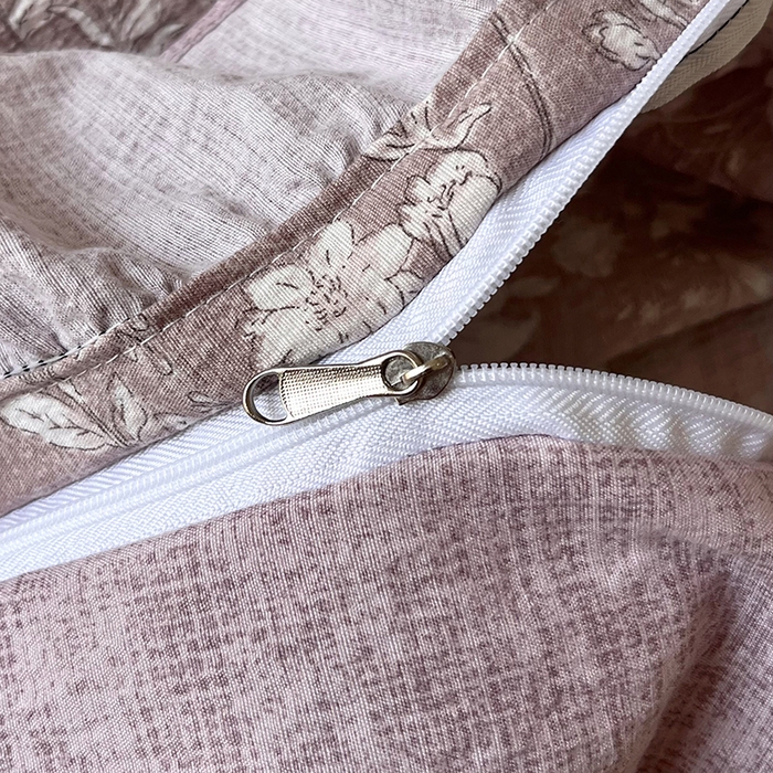 91家纺网 家纺一手货源 找家纺 金纱玉纺家纺 2025新款古法水洗花边床裙床单四件套 希露-紫豆沙