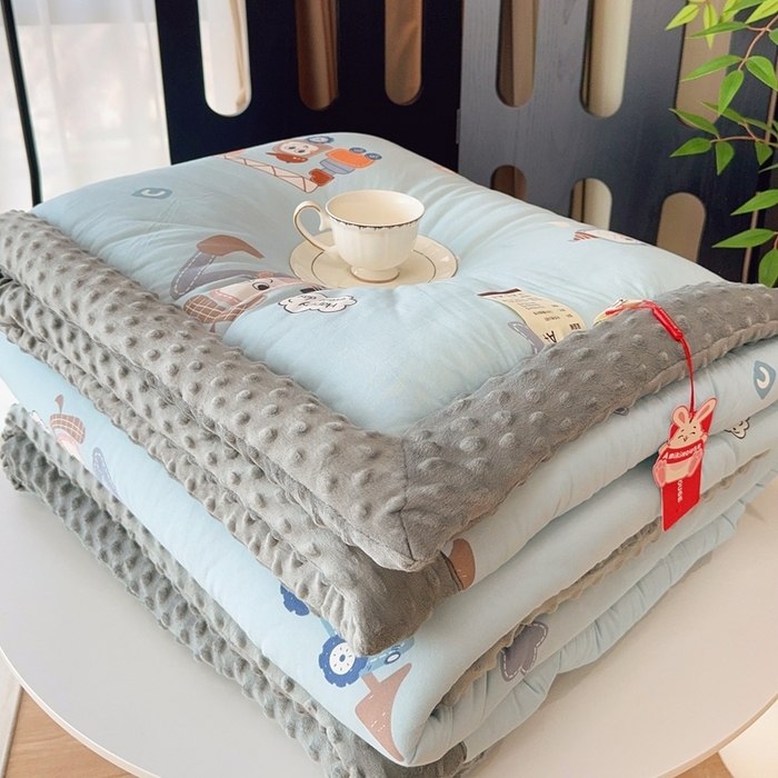 91家纺网 家纺一手货源 找家纺 （总）兜米家居 2025新款针织豆豆绒被纯手工包边卡通立体豆豆绒保暖被被子被芯