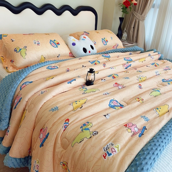91家纺网 家纺一手货源 找家纺 兜米家居 2025新款针织豆豆绒被纯手工包边卡通立体豆豆绒保暖被被子被芯 滑板恐龙