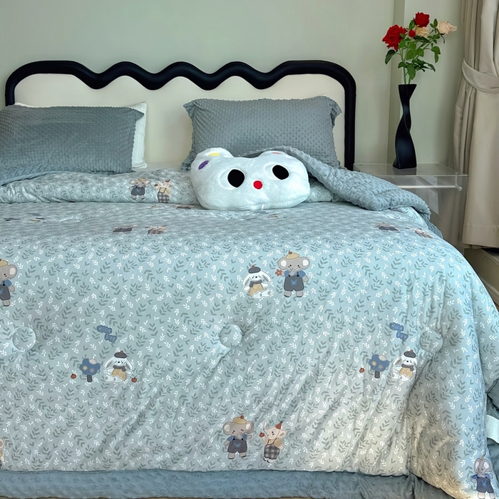 91家纺网 家纺一手货源 找家纺 兜米家居 2025新款针织豆豆绒被纯手工包边卡通立体豆豆绒保暖被被子被芯 花小象