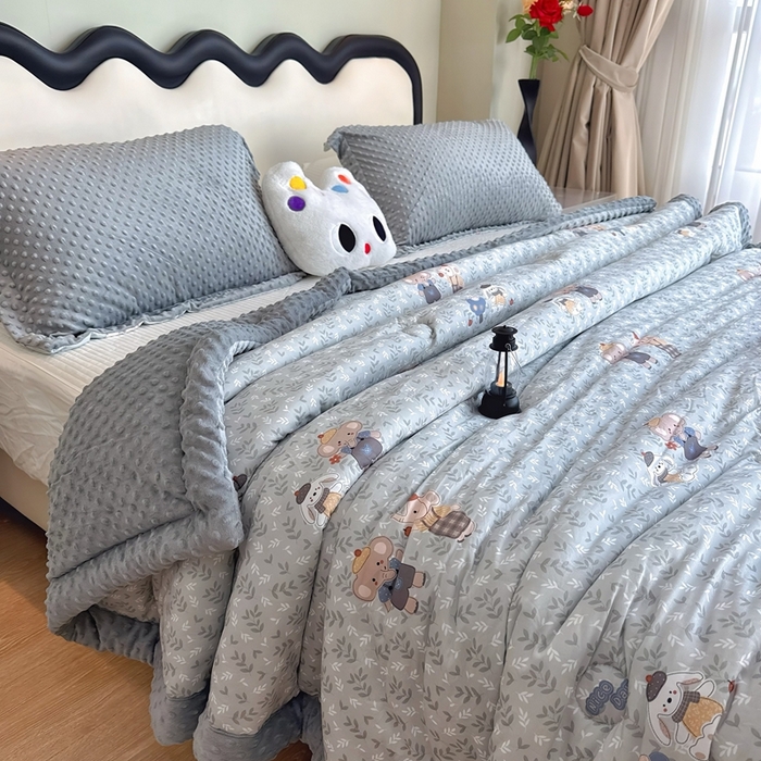 91家纺网 家纺一手货源 找家纺 兜米家居 2025新款针织豆豆绒被纯手工包边卡通立体豆豆绒保暖被被子被芯 花小象