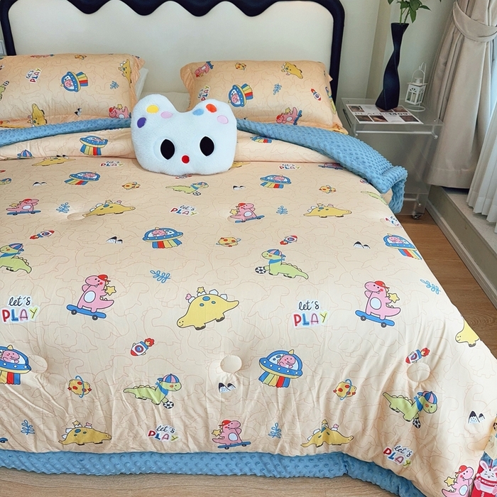 91家纺网 家纺一手货源 找家纺 兜米家居 2025新款针织豆豆绒被纯手工包边卡通立体豆豆绒保暖被被子被芯 滑板恐龙